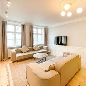  Apartment Big 4 Bedroom With Bathtub By Cph Hall Square
